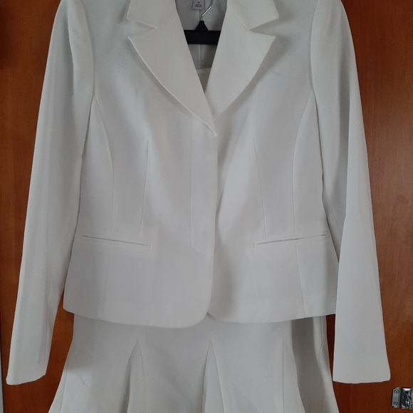 Dress Suit - Picture 1 of 4